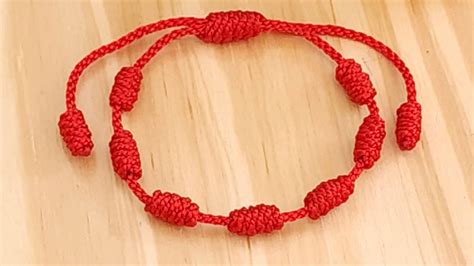 pulsera de hilo rojo con 7 nudos significado|Qué significa la pulsera roja de 7 nudos y por qué。